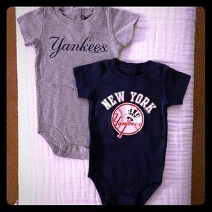 Bundle Set of 2, NY Yankees short sleeve bodysuit